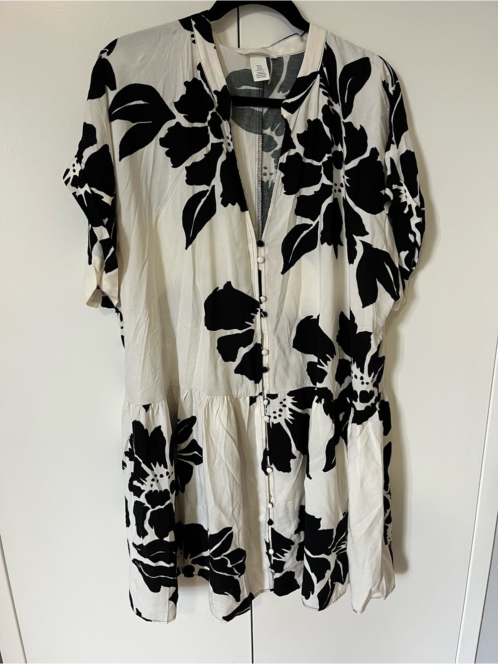 H& M Black & White Floral Button-Front Tunic